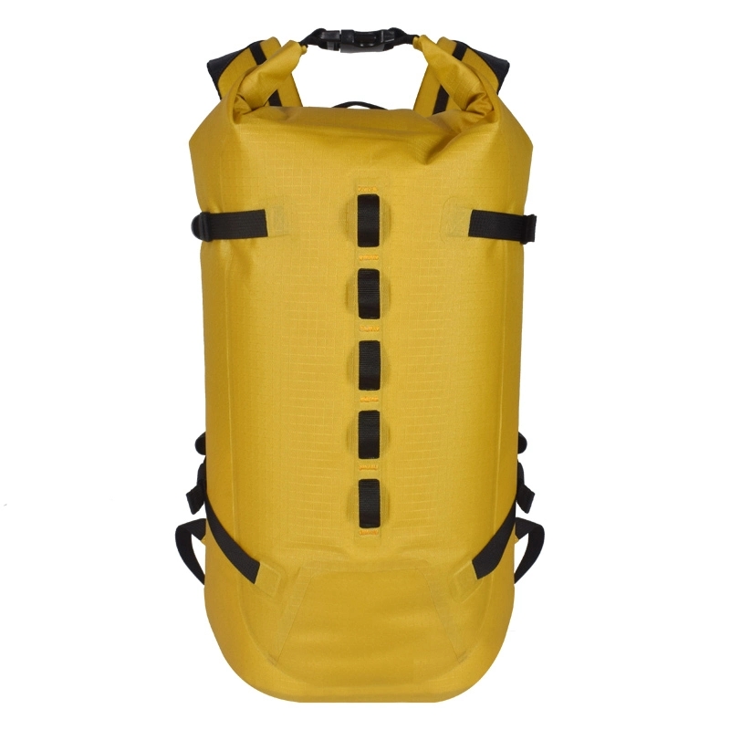 Ano ang pagkakaiba sa pagitan ng isang hindi tinatagusan ng tubig na backpack at isang backpack na lumalaban sa tubig?