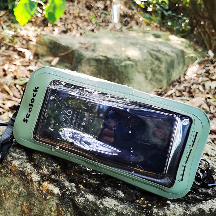 Turuan ka kung paano pumili ng isang de-kalidad na beach mobile phone bag