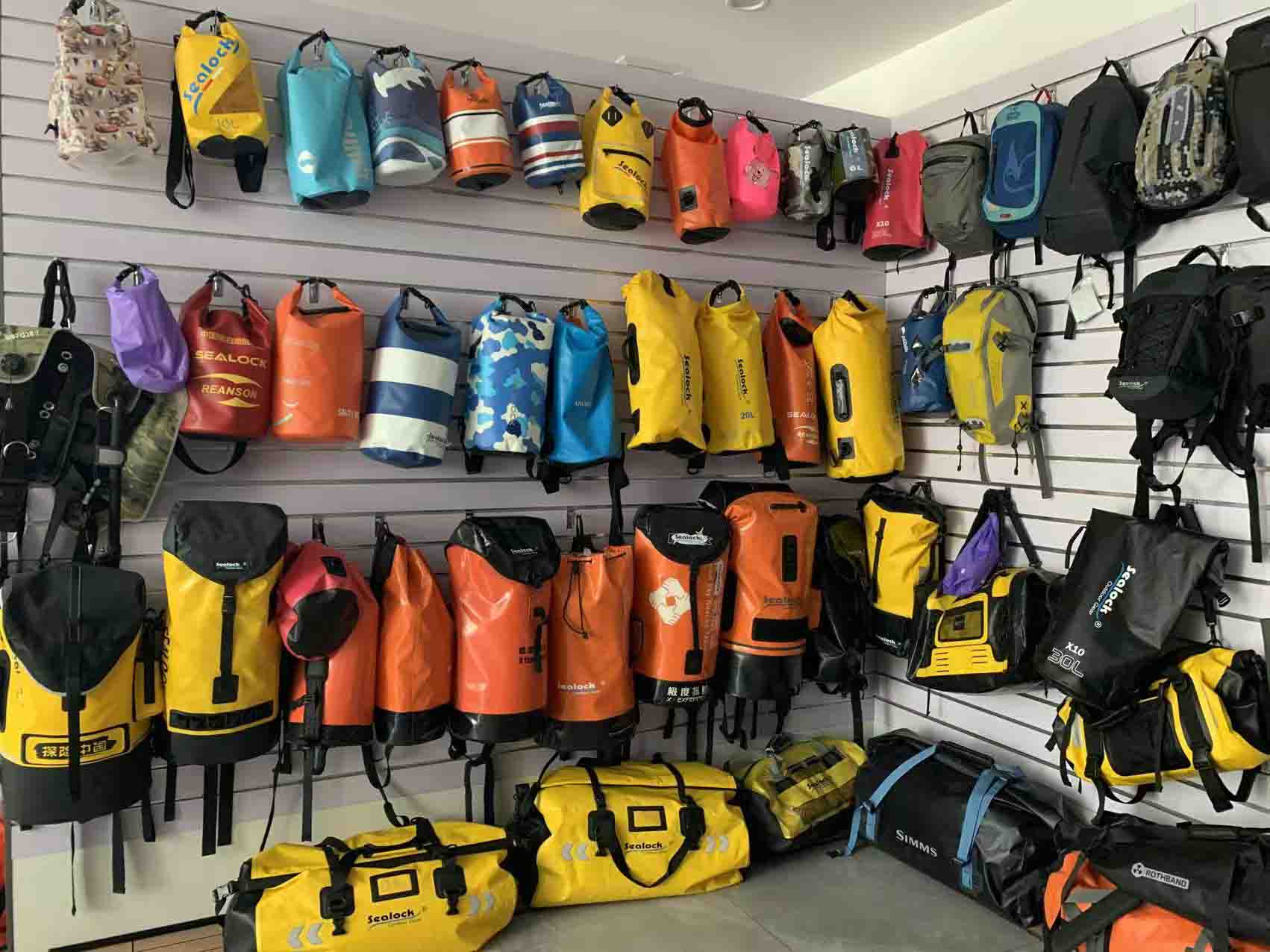 Waterproof Dry Bag para sa Rafting: Mahahalagang Feature para sa Whitewater Protection
