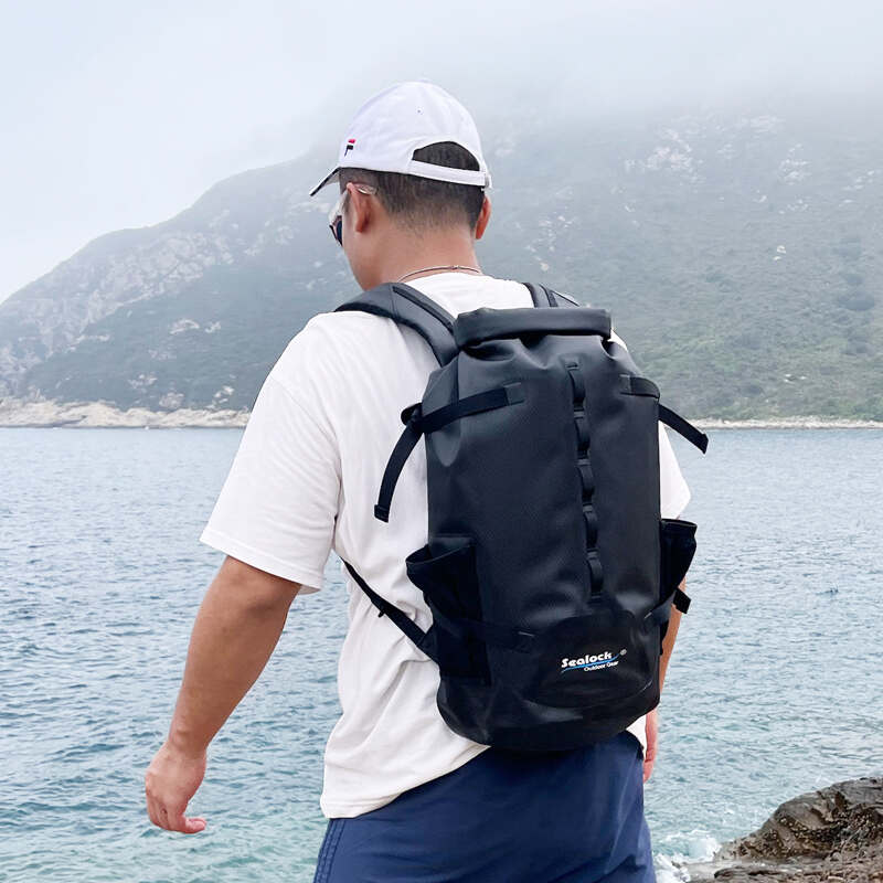 Magaan na Waterproof Backpack: Mga Pagpipilian sa Materyal at Pagsasaalang-alang sa Timbang